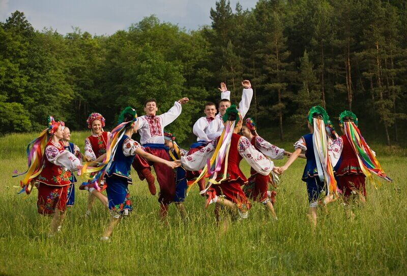 Нежные украинские песни. Украинский фольклор. Украинский народный фольклор. Украинские танцы на природе. Фольклор Украины народы.